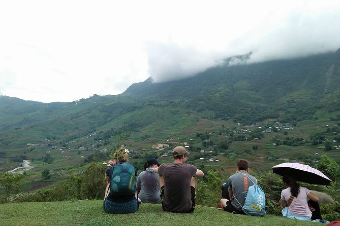 1-day Authentik trek & Panorama valley views - The descent into rice fields and waterfalls