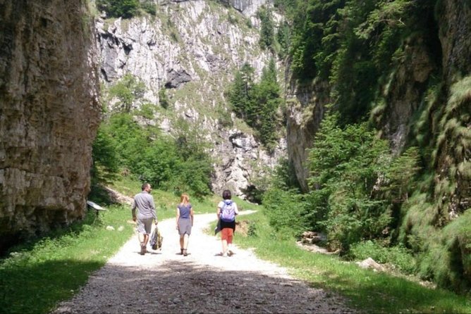1 day CARPATHIAN PEAKS & CHALETS hike - The food break at the mountain chalet