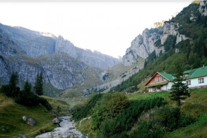1 day CARPATHIAN PEAKS & CHALETS hike - Transport from Brasov and the day’s practical rhythm