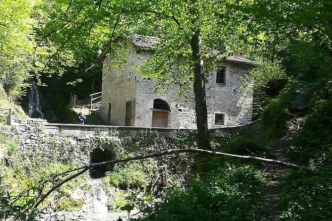 1 Day Trekking - Il Sentiero del Viandante: BELLANO. VARENNA - Reaching Castello di Vezio above the lake