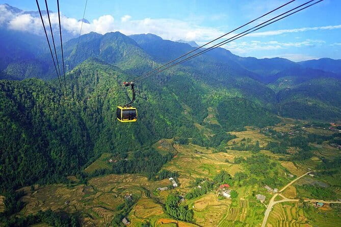 2-Days Sapa Tour with Fansipan Cable Car Trekking Three Village - Lunch in Sapa before the valley walk