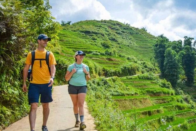 2-Days Sapa Trekking and Overnight in Tavan Village - The early bus from Hanoi to Sapa