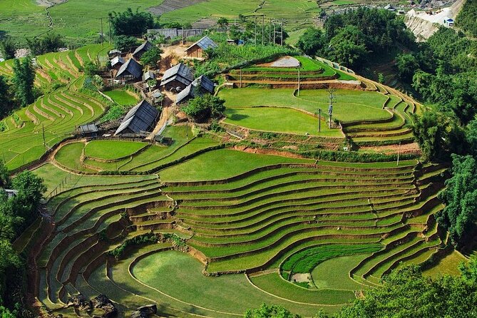 3-Day Trekking Adventure of Sapa from Hanoi - Stay Ta Van Village - The early bus from Hanoi to Sapa