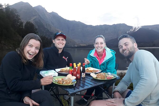 3D/2N Rinjani trekking summit,lake and hot springs. - From the rim to Segara Anak Lake