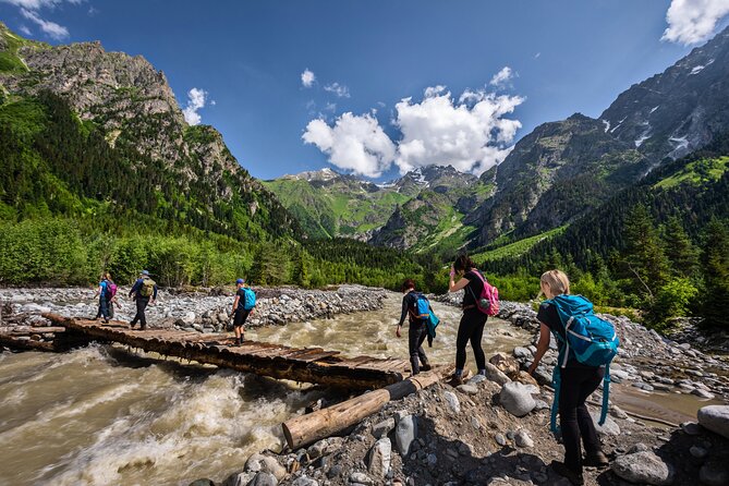 4-Day Svaneti Hiking Tour - The guide and small-group setup