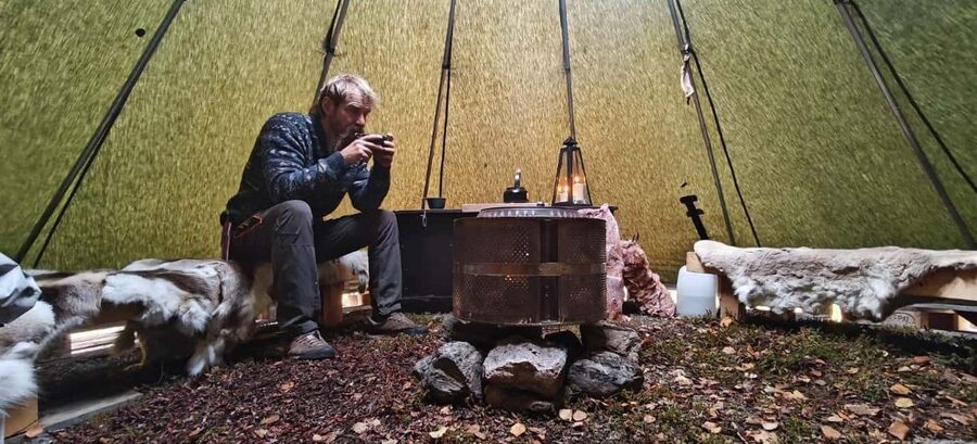 Abisko: Northern Lights Hike with Husky Puppies - Who should book this Abisko outing?
