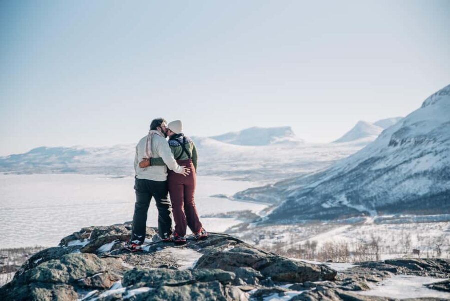 Abisko: Photo Hike with Professional Photographer - Jeff, Lina, and the value of a guide who takes the photos