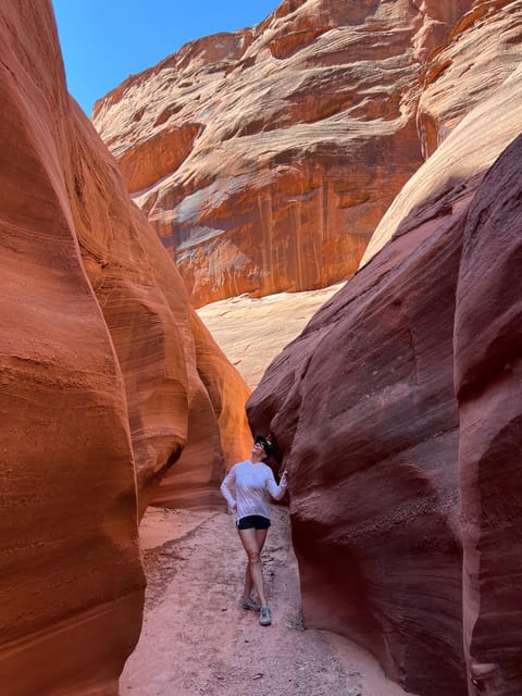 Antelope Canyon Lake Powell: Guided Kayaking & Hike Tour - Leaving the kayak for the slot-canyon hike