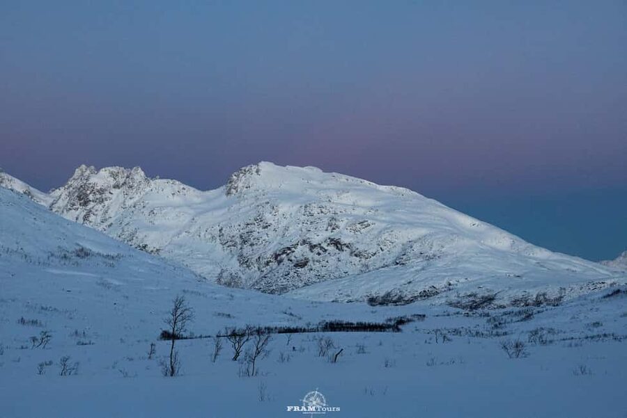 Arctic hike on Kvaløya Island with drinks and snacks - Choosing the right Kvaløya trail