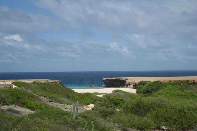 Arikok Adventurous Hiking Experience in Aruba - Why Arikok is worth leaving the beach for