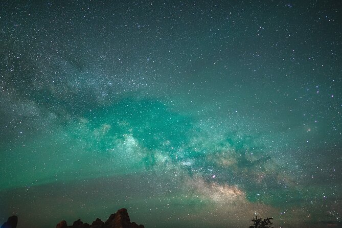 Astro-Photo, Hiking and Stargazing Tour in Arches National Park - Getting to the meeting point after sunset