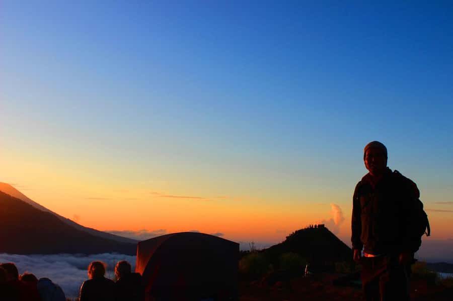 Bali: Mount Batur Sunrise Hike with Breakfast & Hot Spring - Climbing Mount Batur by headlamp