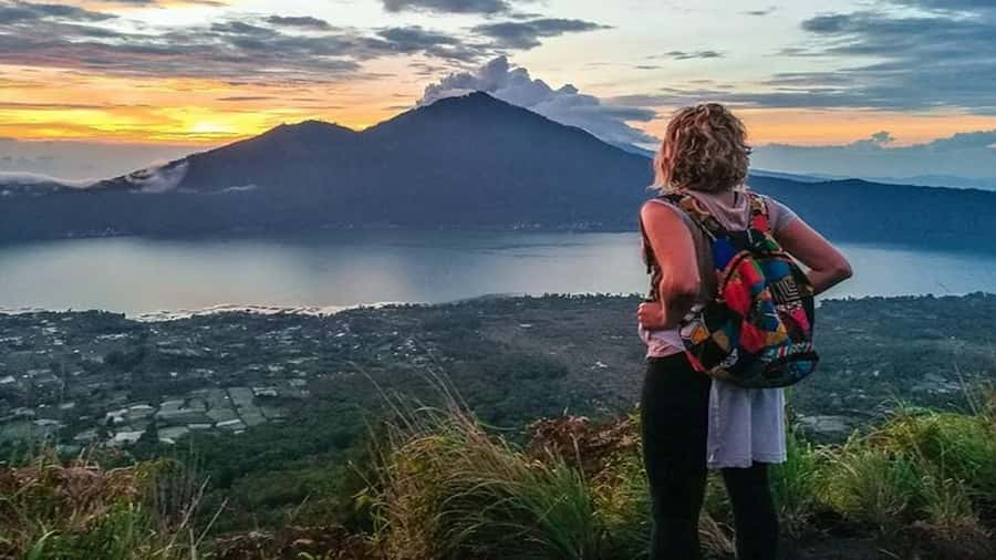 Bali: Mount Batur Sunrise Trek with A Female Guide - Climbing in the dark with a female Balinese guide