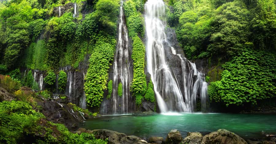 Bali: Munduk Waterfalls Trek, Twin Lakes and Temple Tour - Eating at a local family restaurant