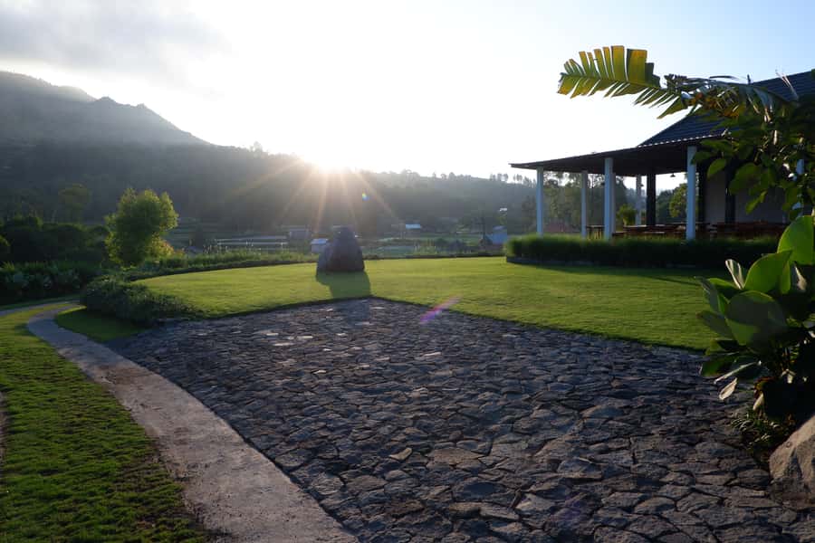 Bali: Sunrise Hike at Mount Batur with Bali Swing - Climbing Mount Batur before dawn