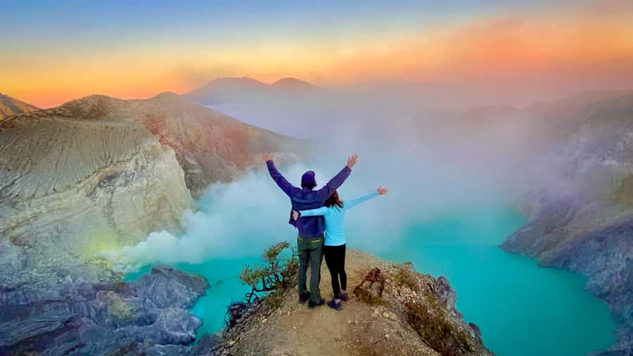 Banyuwangi: Ijen Crater Bluefire and Sunrise Guided Trek - Why Ijen’s blue fire is worth the midnight start