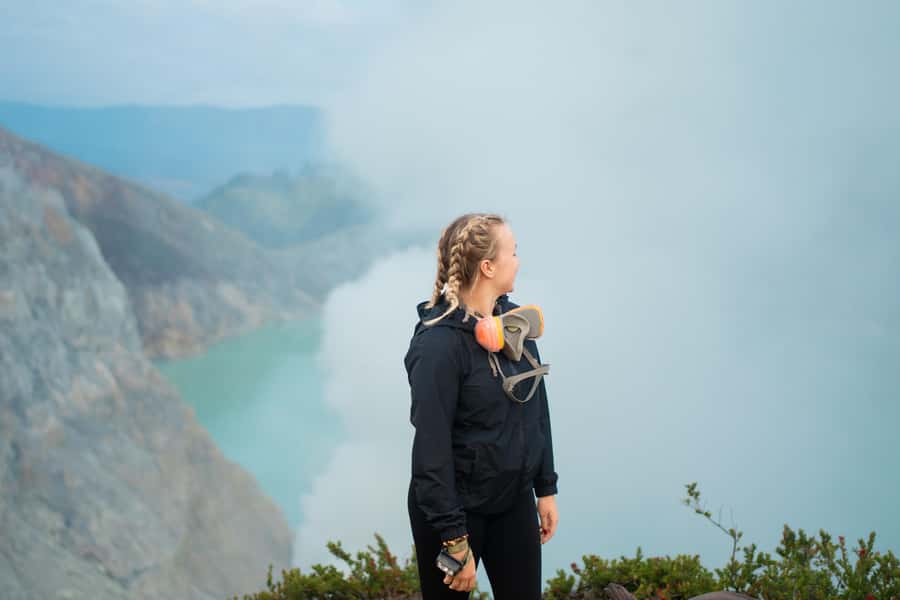 Banyuwangi: Ijen Crater Bluefire and Sunrise Guided Trek - The uphill walk under stars