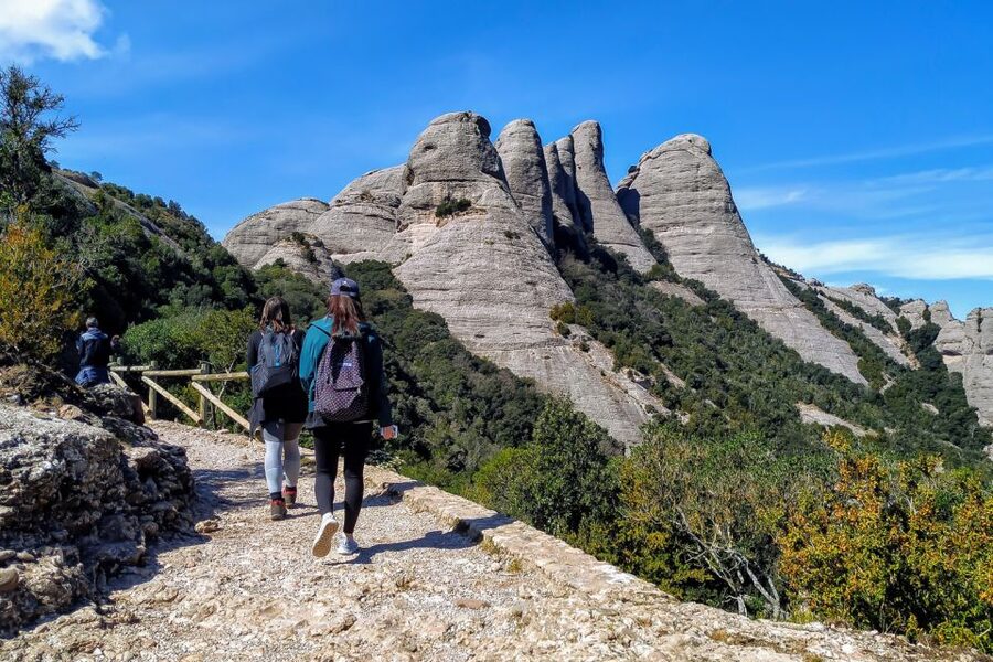 Barcelona: Montserrat Monastery & Hiking Off the Beaten Path - Free time, farmers market, and the ride home