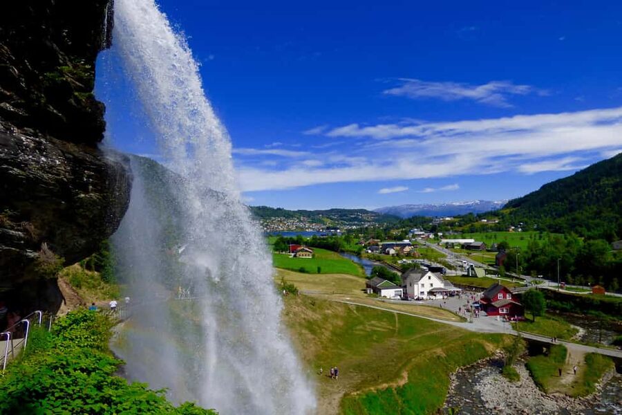 Bergen: Easy Hike to Bondhus Glacier Lake & Rosendal Visit - What the $230 price really buys you
