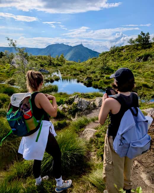 Bergen: Guided mountain hike on top of Bergen - Hiking the first quiet trails above Bergen