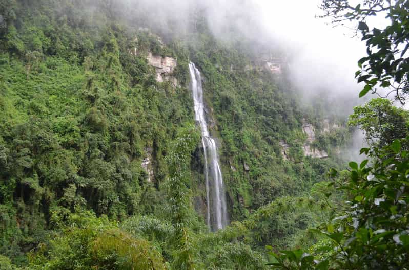 Bogota: Hike to La Chorrera Waterfall, El Chiflón and Guadalupe Hill - The guide and communication question