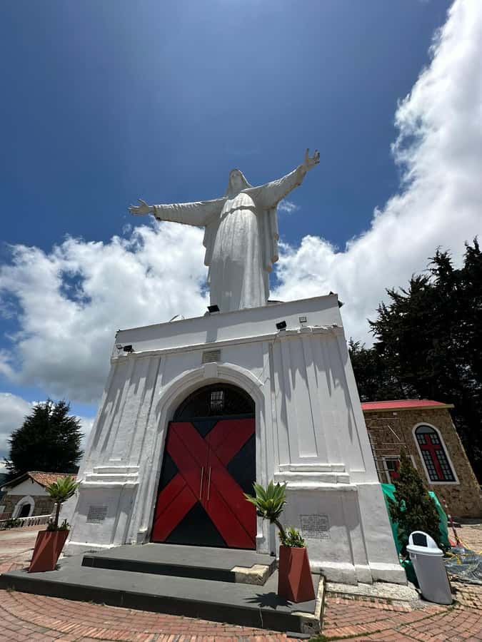 Bogota: Hike to La Chorrera Waterfall, El Chiflón and Guadalupe Hill - El Chiflón and the first wet walk