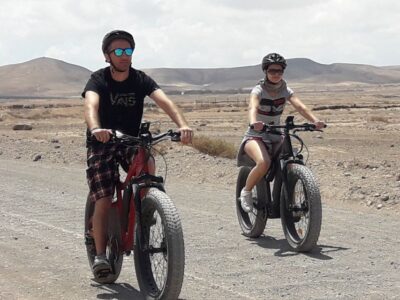Caleta de Fuste/Corralejo: Guided E-Bike Tour & Crater Hike
