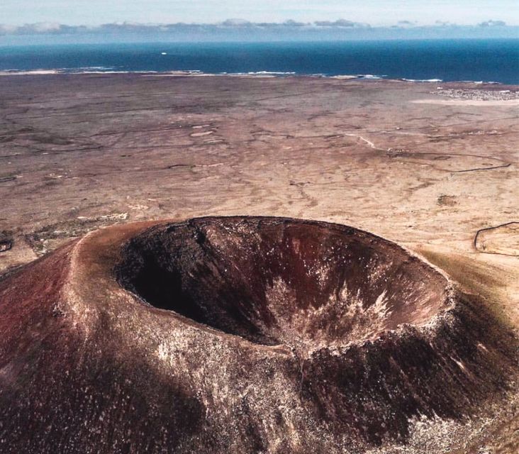 Caleta de Fuste/Corralejo: Guided E-Bike Tour & Crater Hike - Hiking above Calderón Hondo