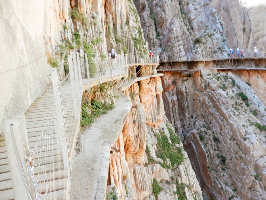 Caminito del Rey: Guided Hiking Tour with Entrance Tickets - What happens when you collect your helmet