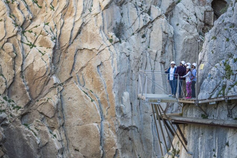 Caminito del Rey: Guided Hiking Tour with Entrance Tickets - Finishing the walk and finding the bus