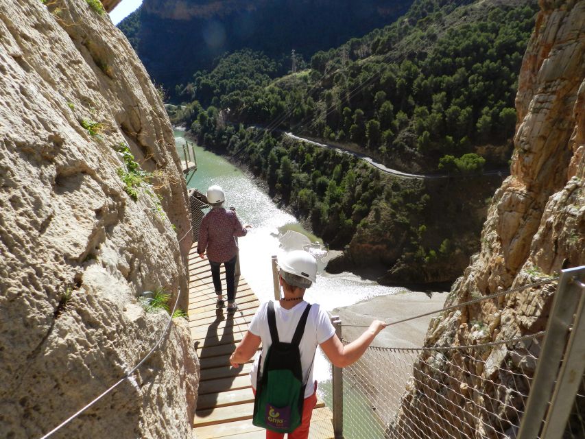 Caminito del Rey: Trekking Tour with Hiking Guide - What to wear and carry