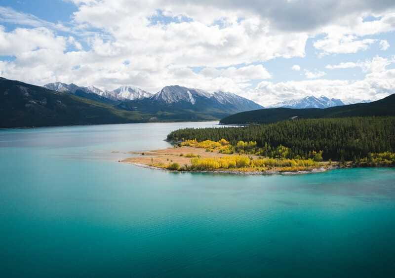 Canadian Rockies: Helicopter Flight with Exploration Hike - The pilots shape the experience