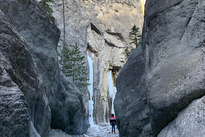 Canmore: Canyons & Cave Paintings - 2.5hr Hiking Tour - Why a group of 12 or fewer works well