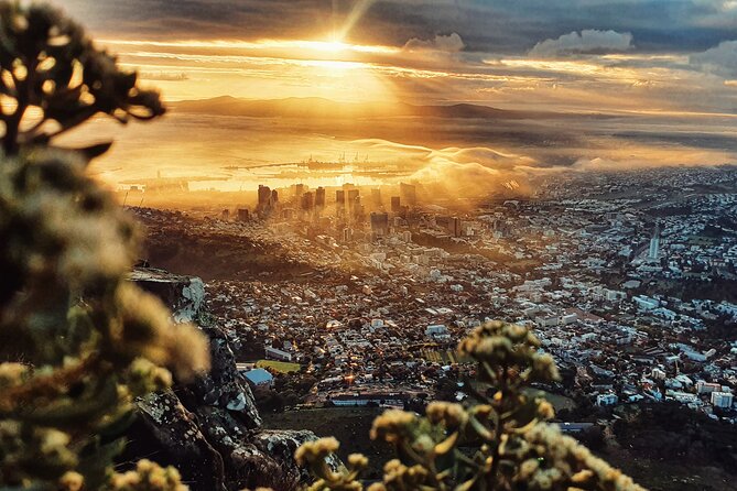 Cape Town: Lion's Head Sunrise/Sunset Hike - Fitness, clothing, and safety notes