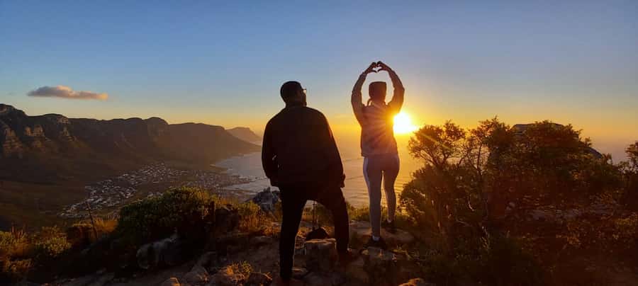 Cape Town: Lion's Head Sunrise with coffee or Sunset Hike - The first views toward the Atlantic