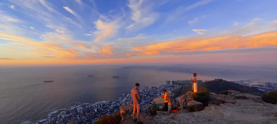 Cape Town: Lion's Head Sunrise with coffee or Sunset Hike - The middle section above Sea Point and Cape Town