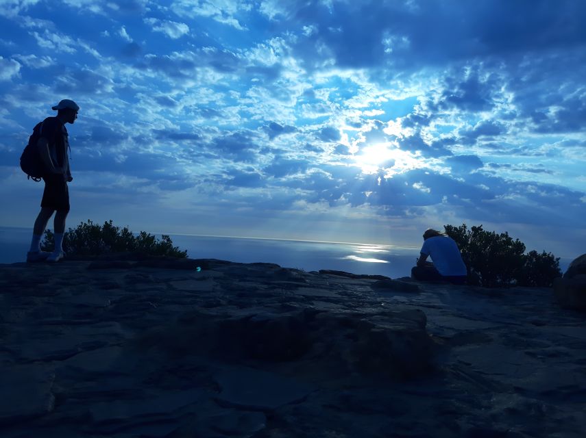 Cape Town: Lion's Head Sunrise with coffee or Sunset Hike - Ladders, chains, and the choice at the rock pitches