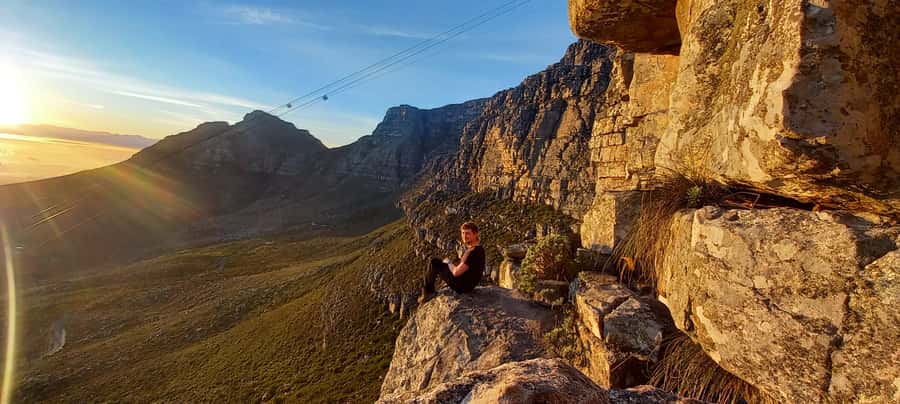 Cape Town: Table Mountain Hike via India Venster Morning - Biltong and a grassy terrace provide a welcome pause