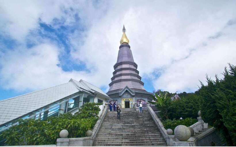 Chiang Mai: Doi Inthanon National Park and Pha Dok Siew Trek - Lunch with a local setting