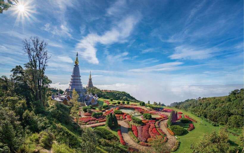 Chiang Mai:Doi Inthanon National Park & Hike at Kew Mae Pan - At the summit, expect cool air and a short visit