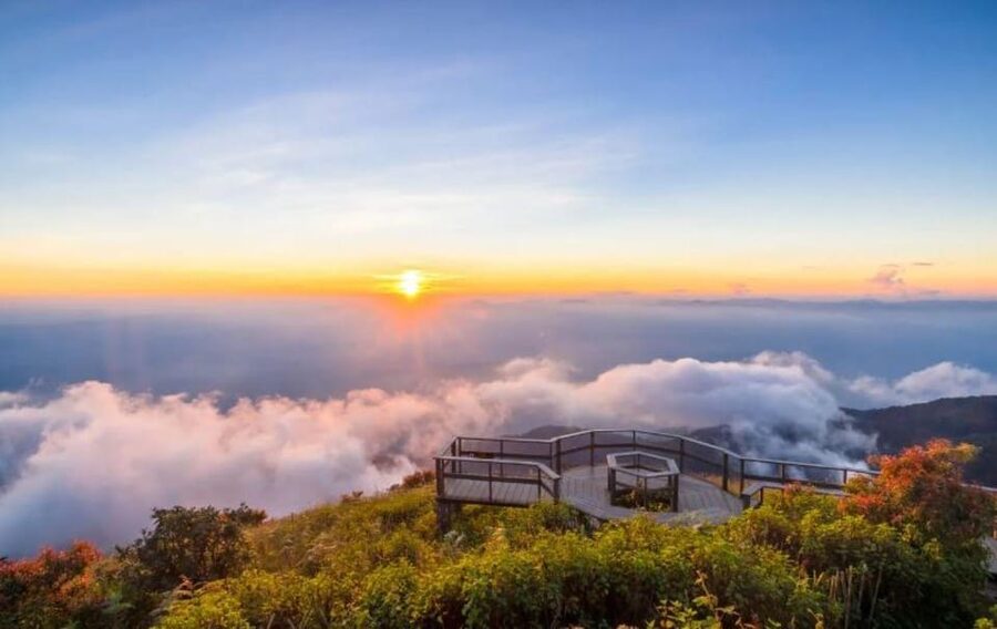 Chiang Mai: Doi Inthanon Park with Kew Mae Pan Hike Day Trip - Hmong village, coffee, and local produce