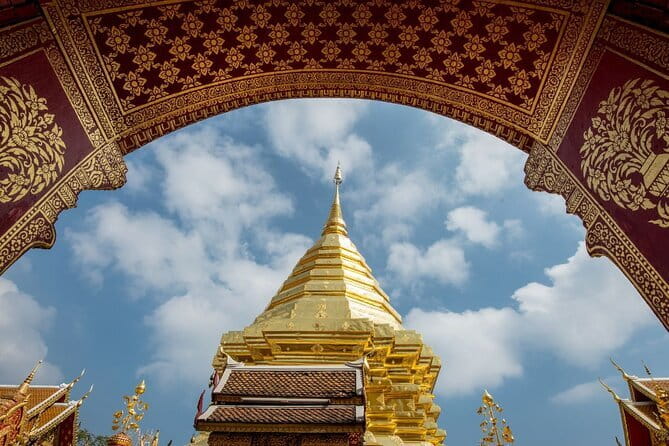 Chiang Mai Doi Suthep Temple and Wat Pha Lat Hike - Starting from central Chiang Mai in a red songthaew