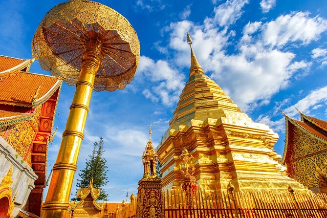 Chiang Mai - Doi Suthep Temple & Wat Pha Lat Hike - Riding the red songthaew up Doi Suthep
