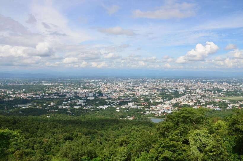 Chiang Mai: Hike on Monk’s Trail and Doi Suthep Private Tour - The Road Up to Wat Phra That Doi Suthep