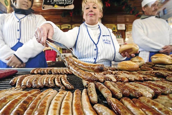 Chicago-Style Holiday Hike: Festive Food and Walking Tour - Why this three-hour route works in December