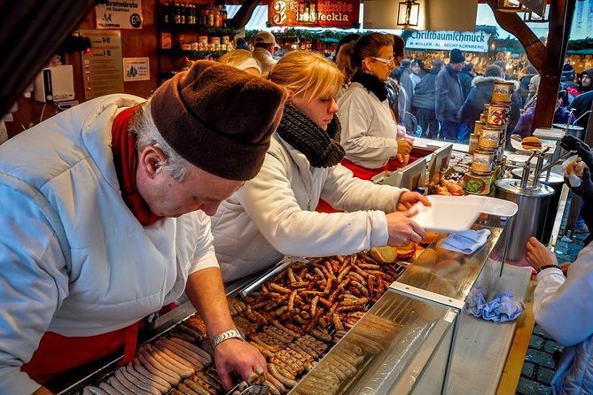 Chicago-Style Holiday Hike: Festive Food and Walking Tour - Hot dogs, Italian beef, and a full tasting schedule
