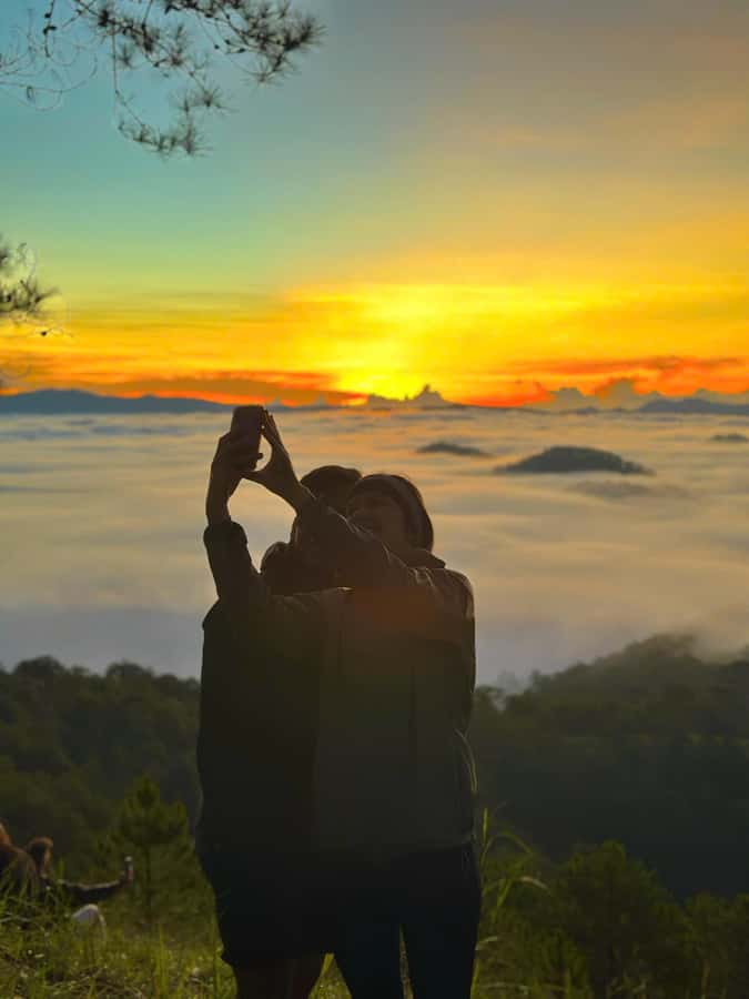 Dalat: Sunrise Trekking and Cloud Hunting experience - The 30-minute climb through forest
