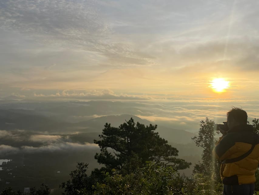 Dalat: Sunrise Trekking and Cloud Hunting experience - Coffee, noodles, and a practical mountain breakfast