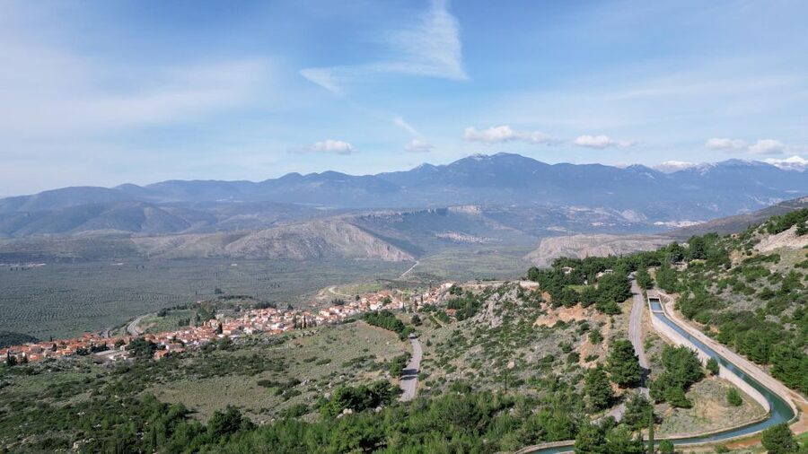 Delphi: Easy Hike on Ancient Path through the Olive Groves - A downhill route with views at every turn