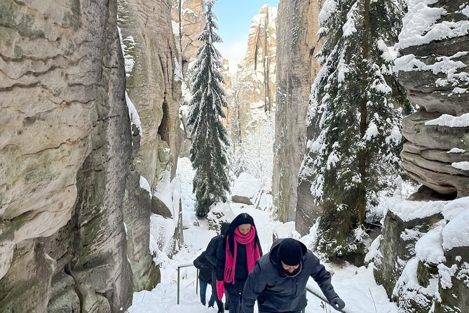 Discover Bohemian Paradise: Authentic Easy Hike, Castle & Brewery - Hrubá Skála Castle and a generous Czech lunch